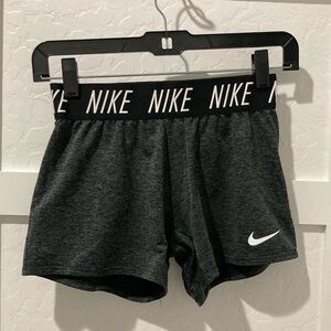 Girls Nike shorts 3.5 inseam Medium